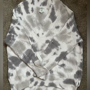 Arie v neck sweater M